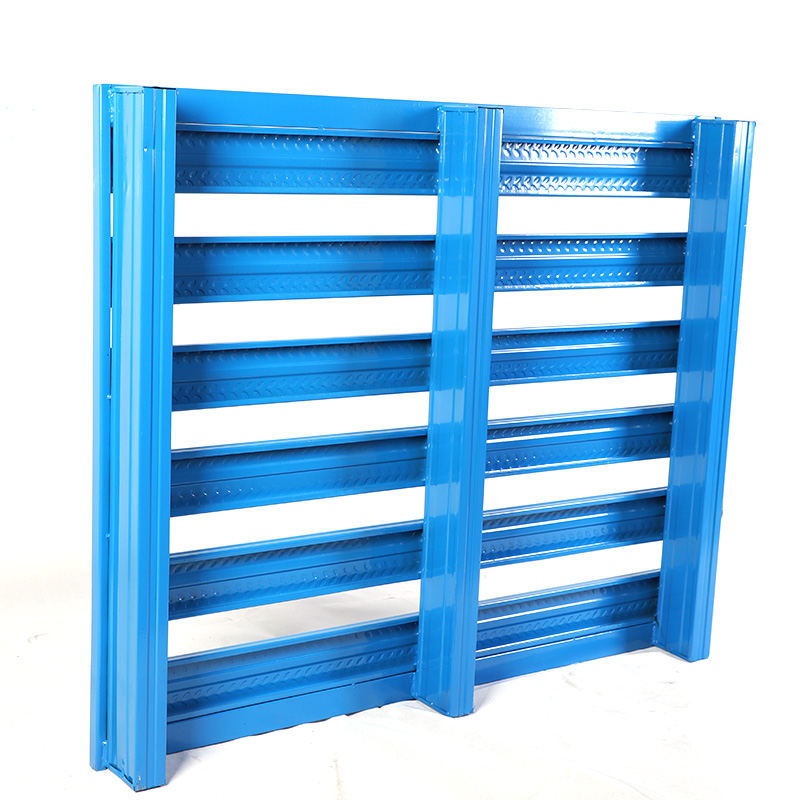 Metal pallet infrastructure in a modern automated warehouse environment